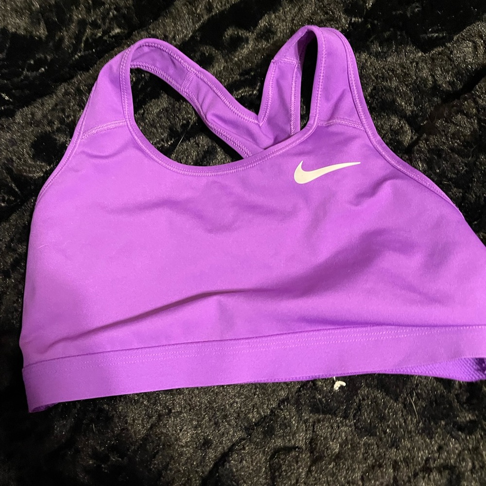 Nike sports bra. Lg fits small
